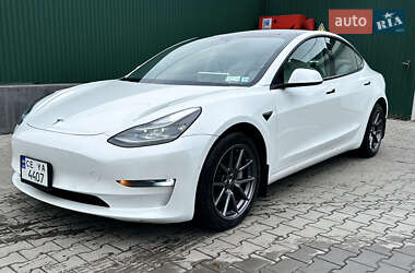 Tesla Model 3  2021