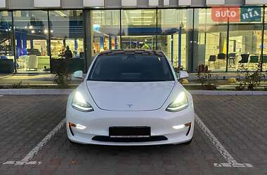 Tesla Model 3  2019