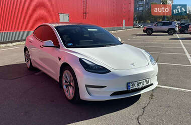 Tesla Model 3  2022