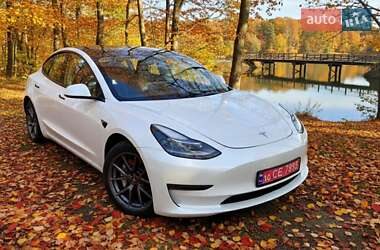 Tesla Model 3  2022