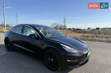 Tesla Model 3  2019