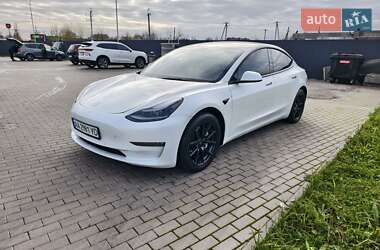 Tesla Model 3  2022