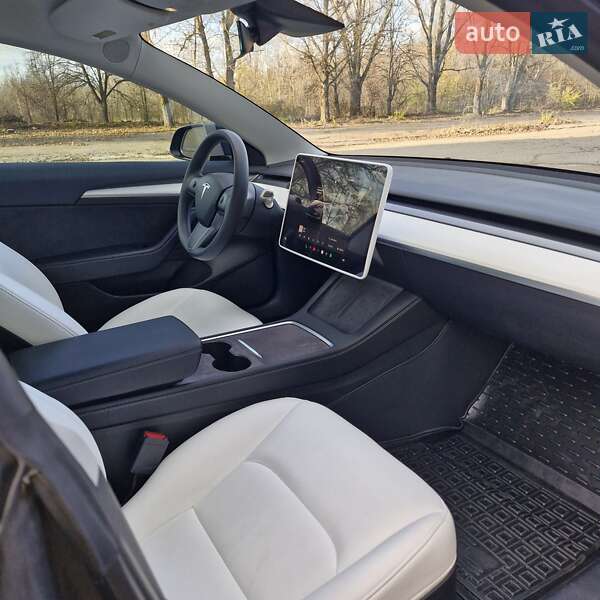 Седан Tesla Model 3 2022 в Кривом Роге