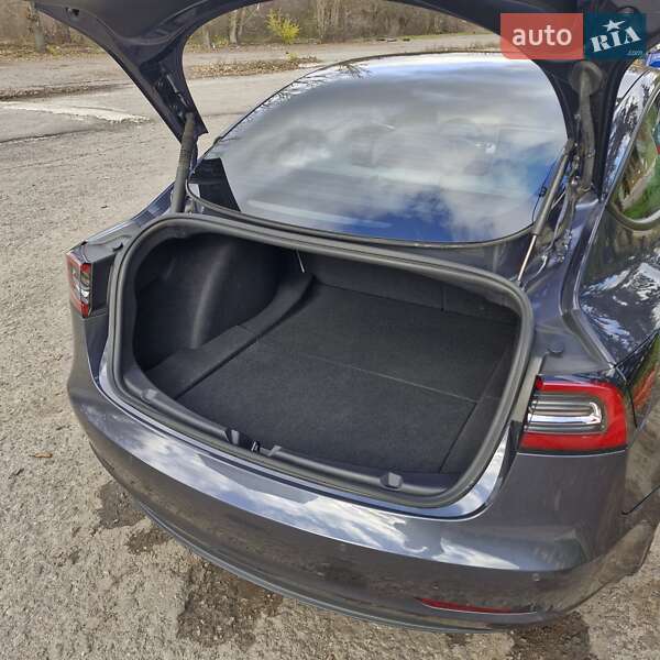 Седан Tesla Model 3 2022 в Кривом Роге
