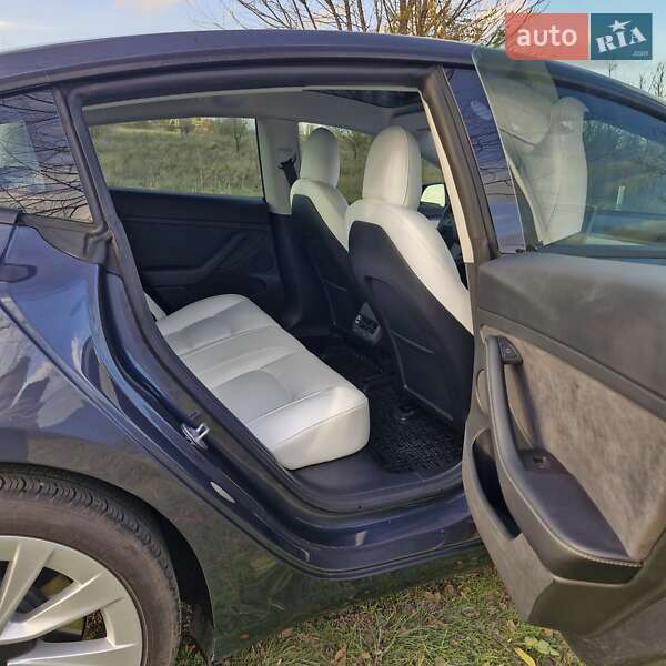 Седан Tesla Model 3 2022 в Кривом Роге