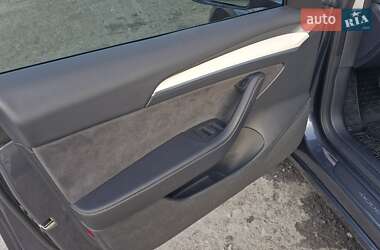 Седан Tesla Model 3 2022 в Кривом Роге