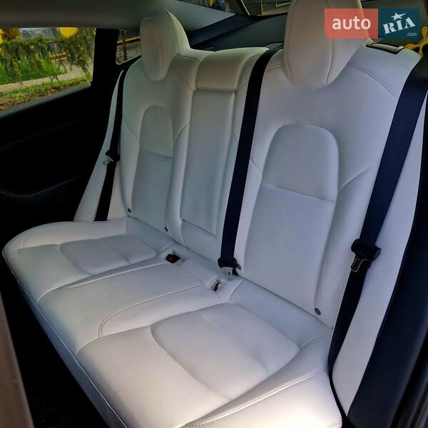 Седан Tesla Model 3 2022 в Кривом Роге