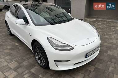 Tesla Model 3  2019