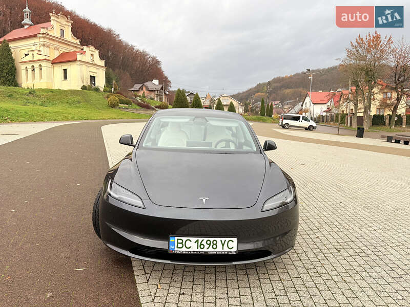 Седан Tesla Model 3 2024 в Львове