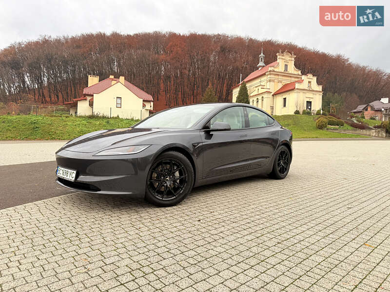Седан Tesla Model 3 2024 в Львове
