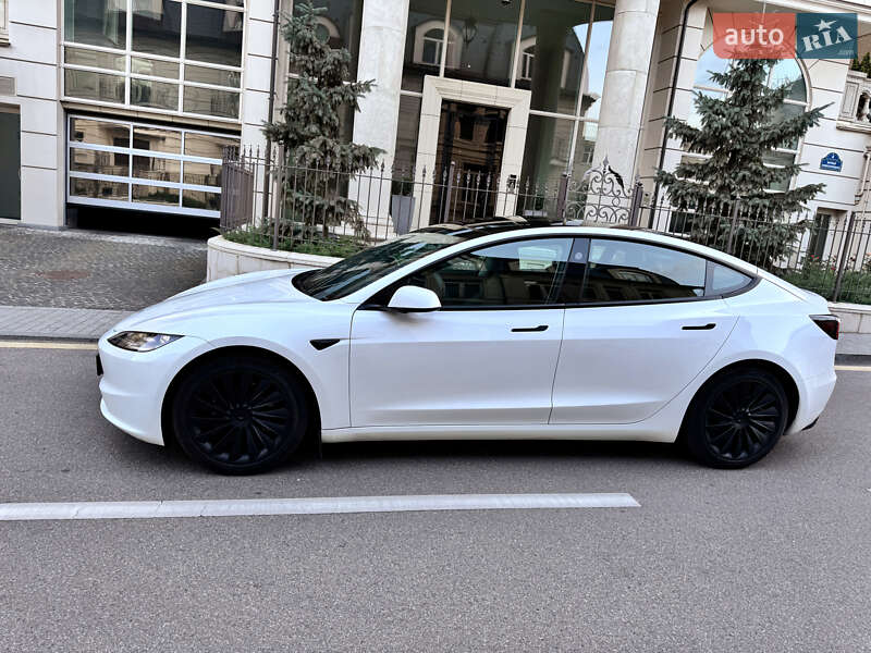 Седан Tesla Model 3 2023 в Києві