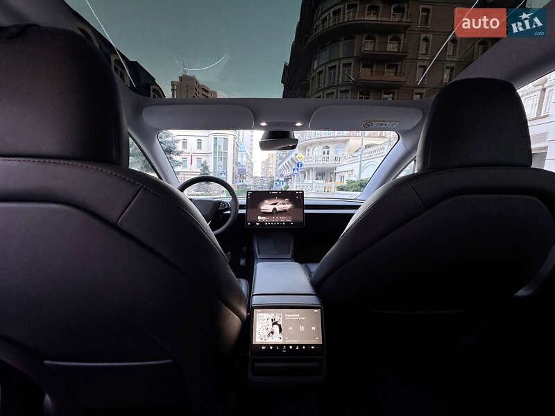 Седан Tesla Model 3 2023 в Києві