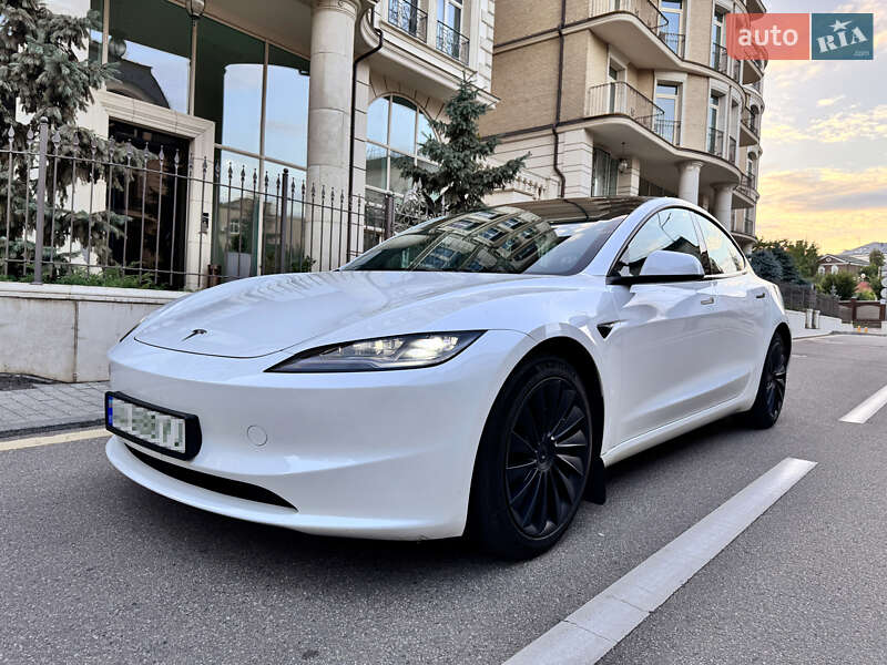 Седан Tesla Model 3 2023 в Києві