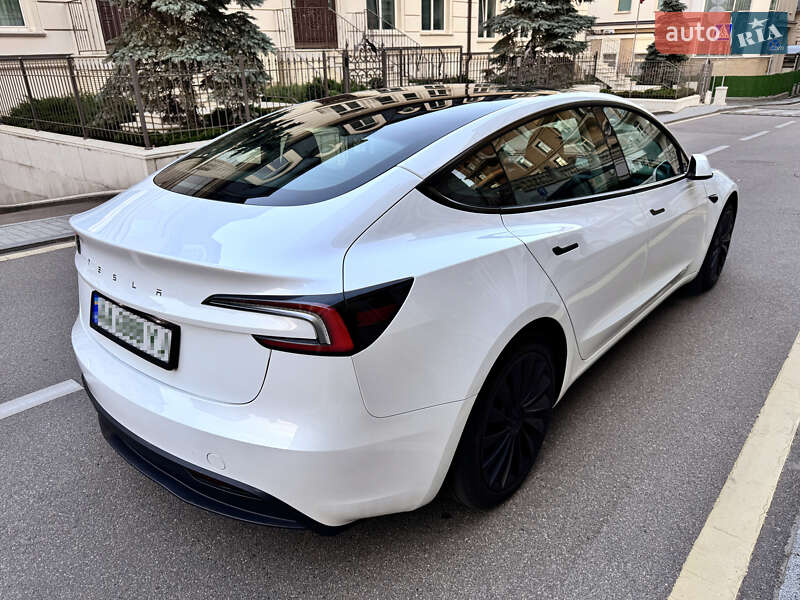 Седан Tesla Model 3 2023 в Києві
