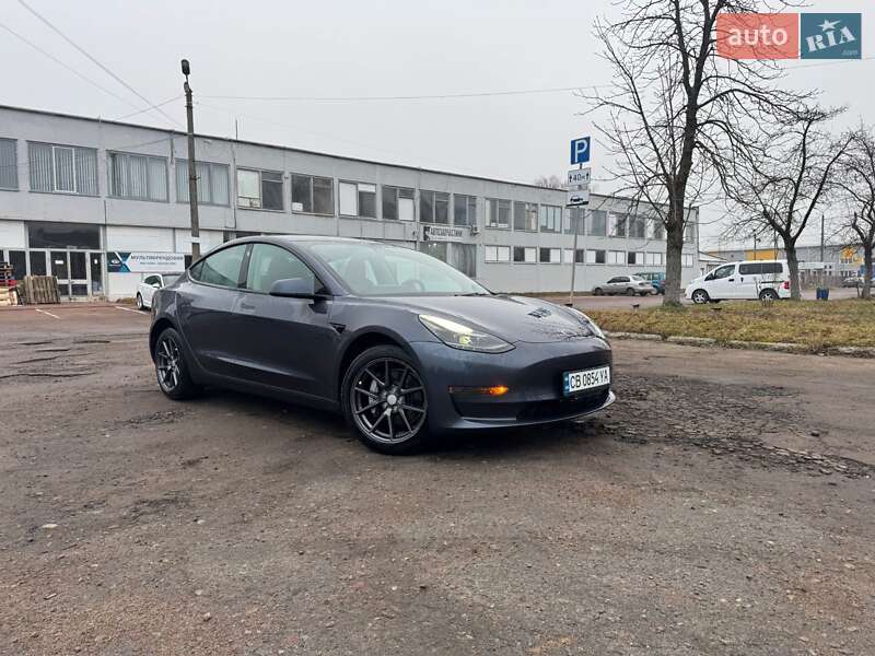 Седан Tesla Model 3 2023 в Чернигове