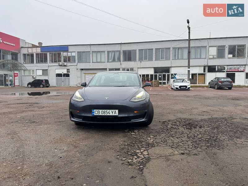 Седан Tesla Model 3 2023 в Чернигове