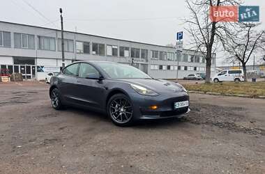 Седан Tesla Model 3 2023 в Чернигове