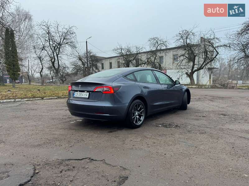 Седан Tesla Model 3 2023 в Чернигове