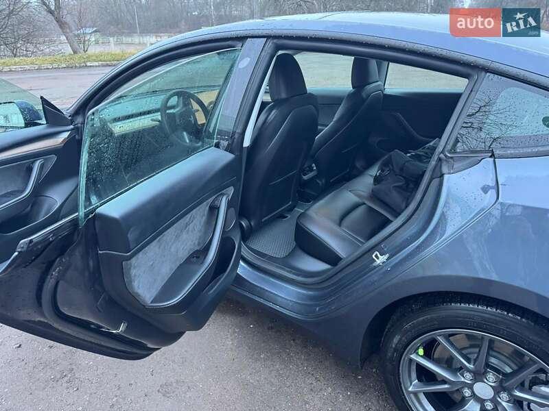 Седан Tesla Model 3 2023 в Чернигове