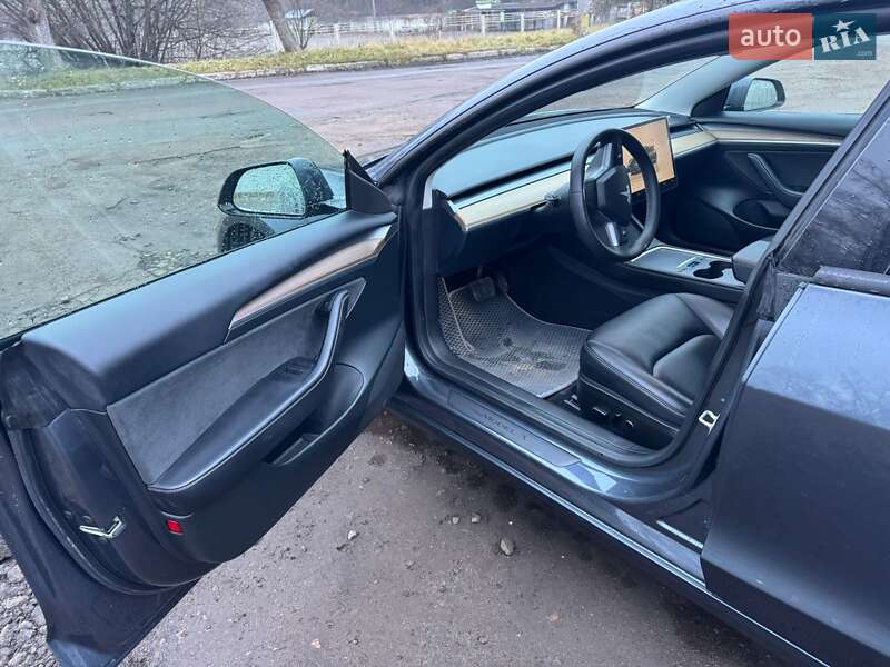Седан Tesla Model 3 2023 в Чернигове