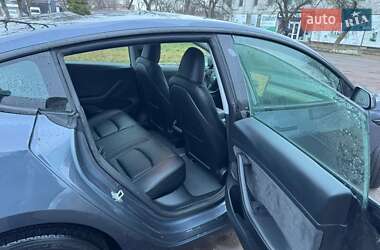 Седан Tesla Model 3 2023 в Чернигове