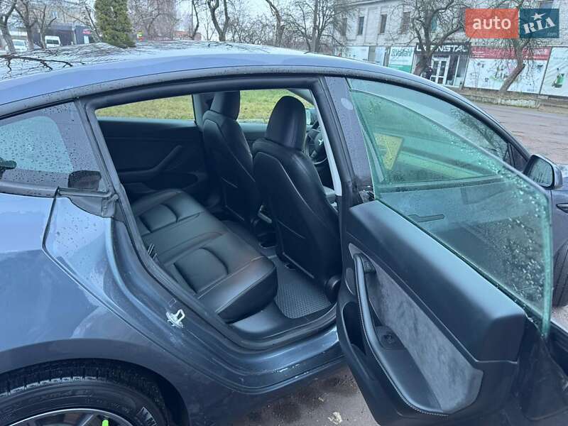 Седан Tesla Model 3 2023 в Чернигове