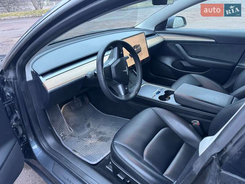 Седан Tesla Model 3 2023 в Чернигове