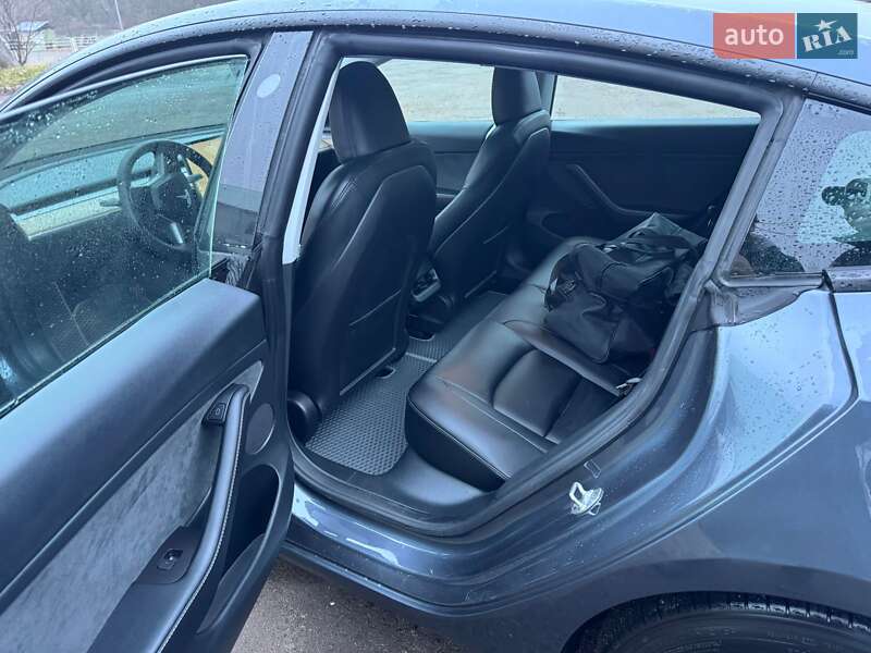 Седан Tesla Model 3 2023 в Чернигове