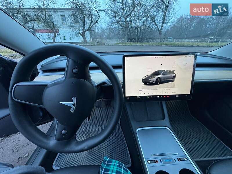 Седан Tesla Model 3 2023 в Чернигове
