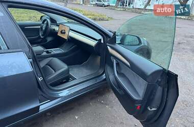 Седан Tesla Model 3 2023 в Чернигове