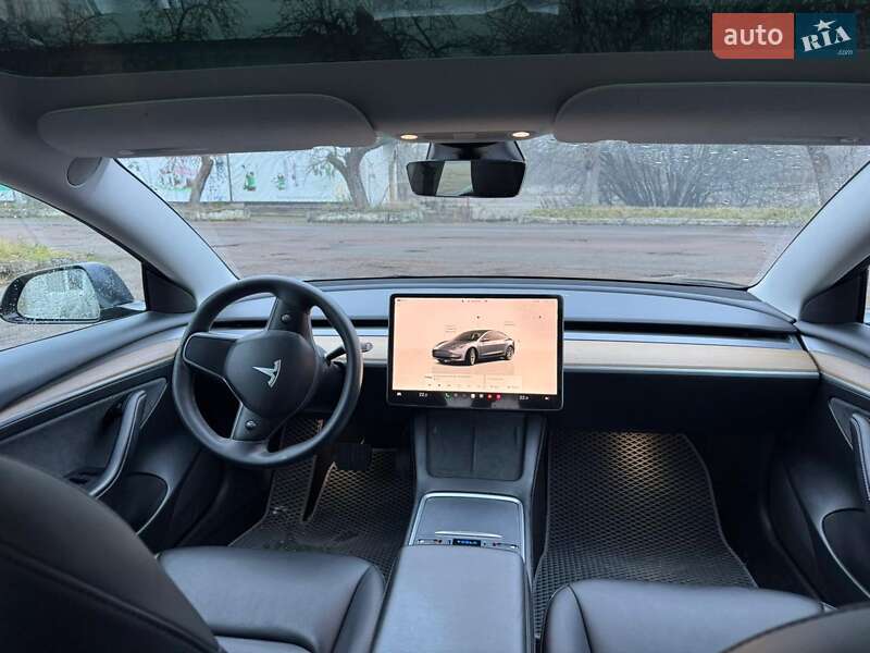 Седан Tesla Model 3 2023 в Чернигове
