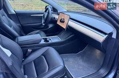 Седан Tesla Model 3 2023 в Чернигове
