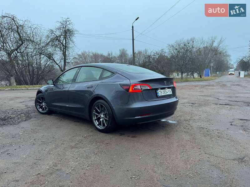 Седан Tesla Model 3 2023 в Чернигове