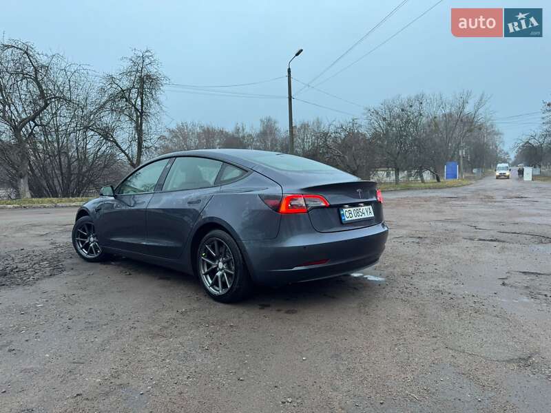 Седан Tesla Model 3 2023 в Чернигове