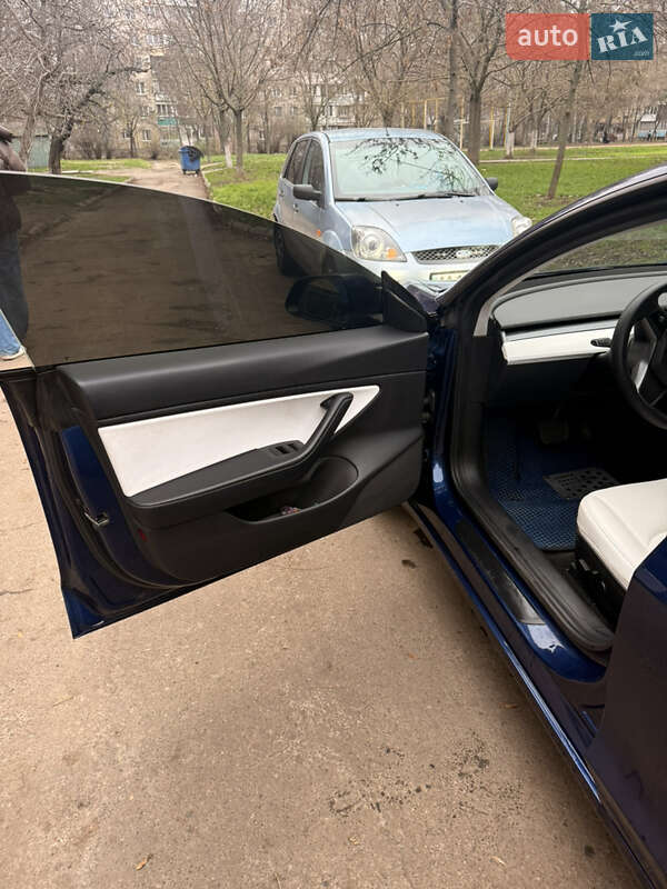Седан Tesla Model 3 2021 в Одессе