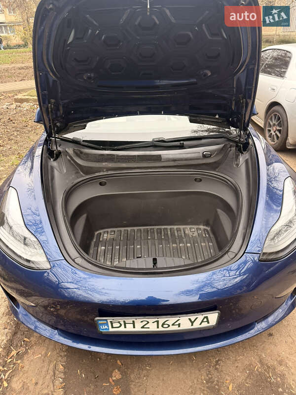 Седан Tesla Model 3 2021 в Одессе