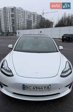 Седан Tesla Model 3 2020 в Львові