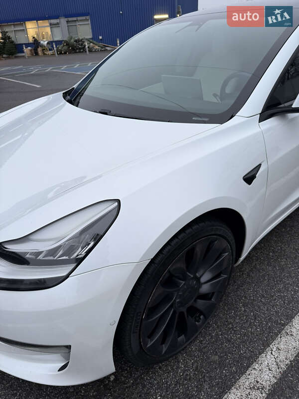 Седан Tesla Model 3 2020 в Львові