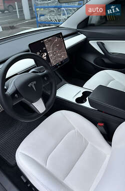 Седан Tesla Model 3 2020 в Львові