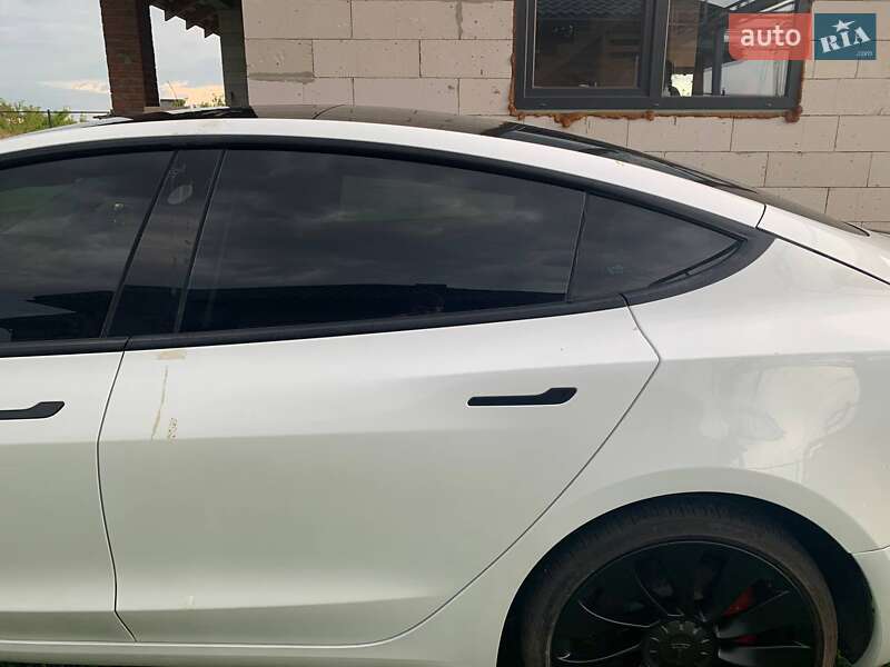Седан Tesla Model 3 2023 в Луцьку
