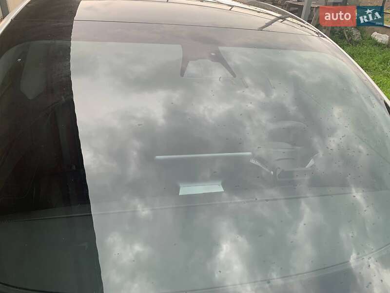 Седан Tesla Model 3 2023 в Луцьку