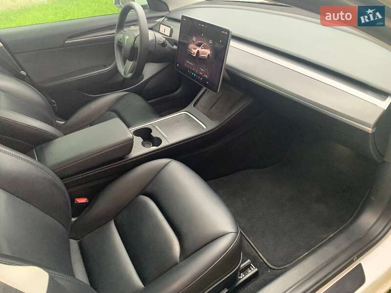 Седан Tesla Model 3 2023 в Луцьку
