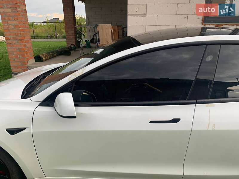 Седан Tesla Model 3 2023 в Луцьку