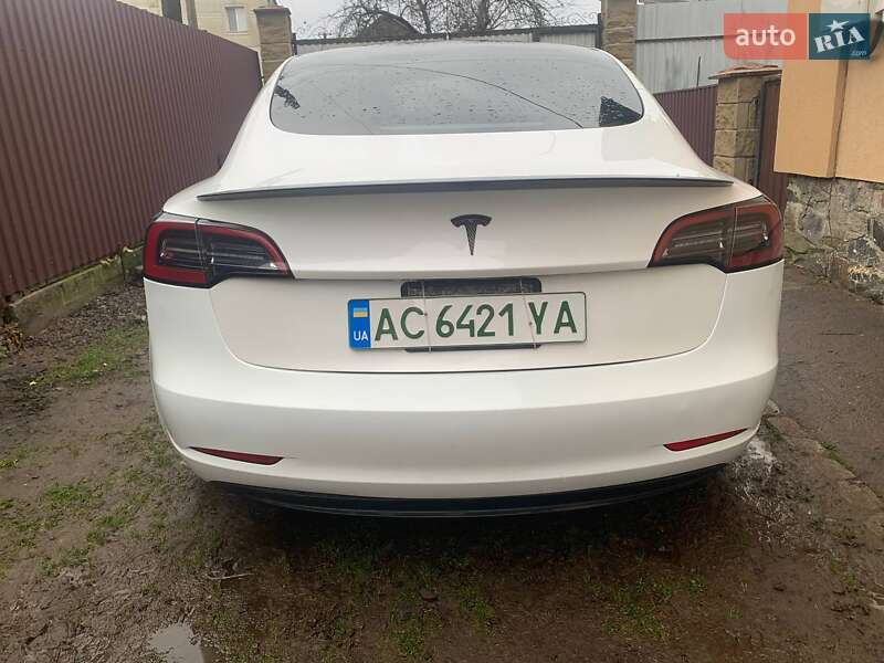 Седан Tesla Model 3 2023 в Луцьку