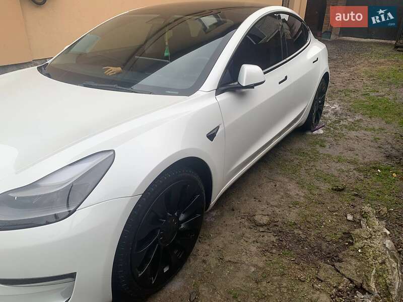 Седан Tesla Model 3 2023 в Луцьку