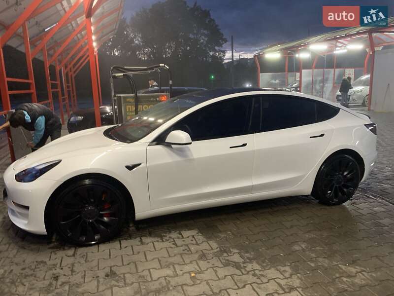 Седан Tesla Model 3 2023 в Луцьку