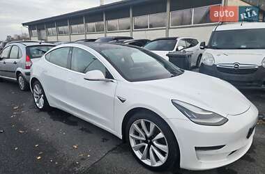 Tesla Model 3  2020