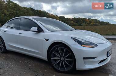 Tesla Model 3  2021