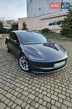 Tesla Model 3  2024