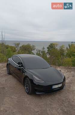 Tesla Model 3  2020